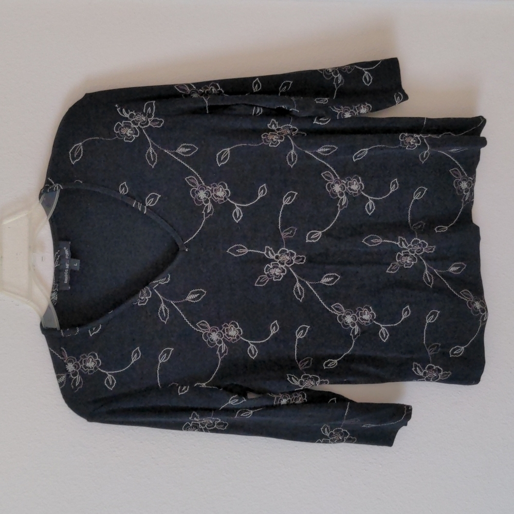 Briggs New York Black V-NeckTop 3/4 Sleeves Floral Design Size L